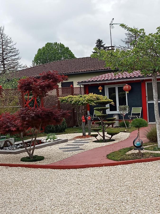 Une Pause Quelque Part Au Jardin Des Erables Et Des Niwakis Saint-Medard-de-Guizieres Exterior photo