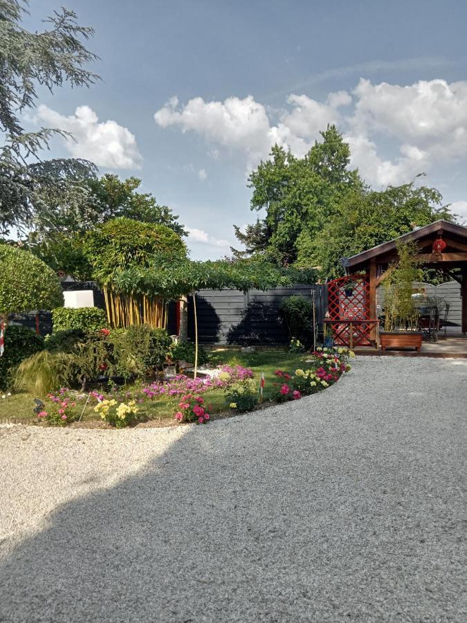 Une Pause Quelque Part Au Jardin Des Erables Et Des Niwakis Saint-Medard-de-Guizieres Exterior photo