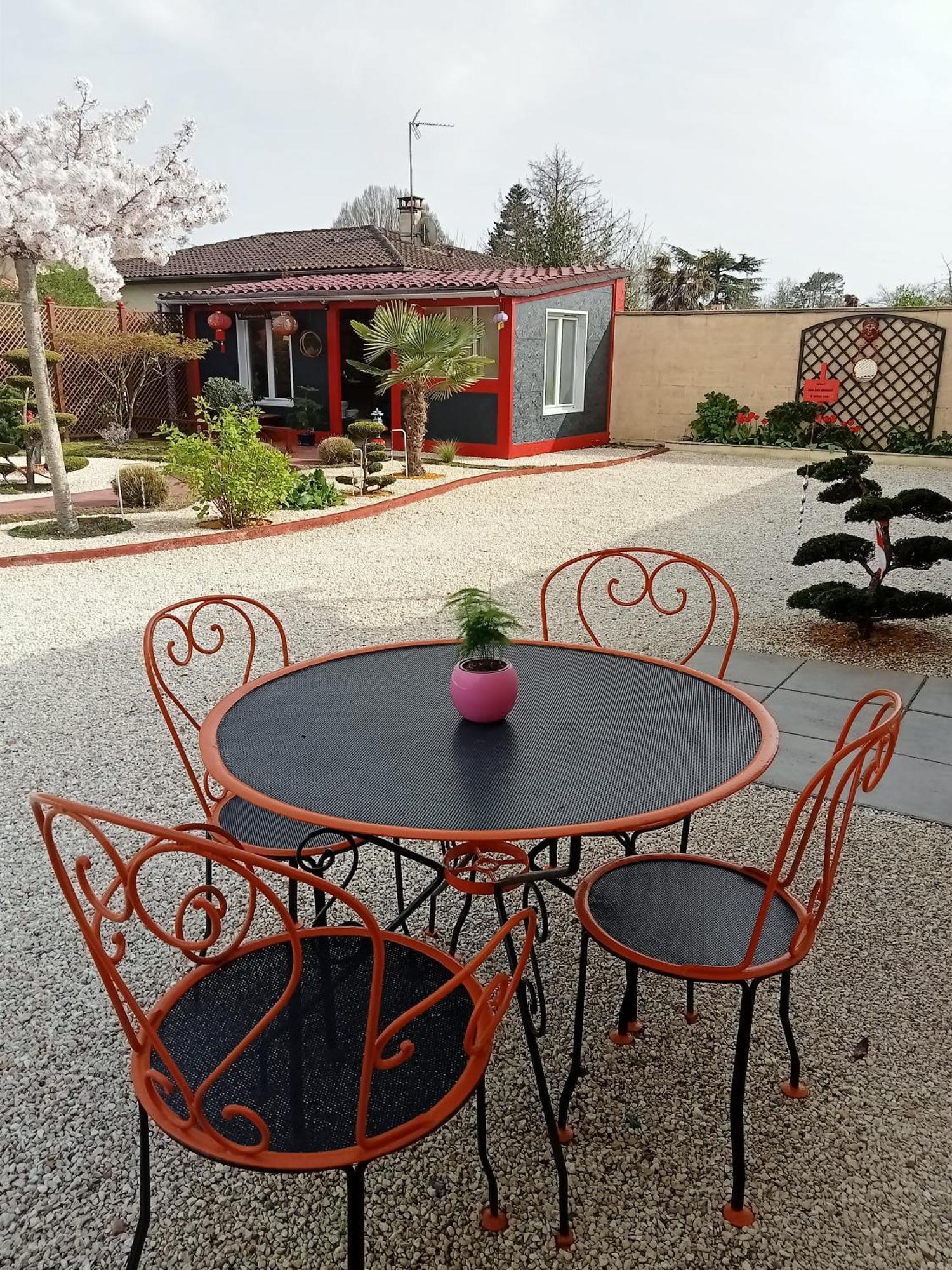 Une Pause Quelque Part Au Jardin Des Erables Et Des Niwakis Saint-Medard-de-Guizieres Exterior photo