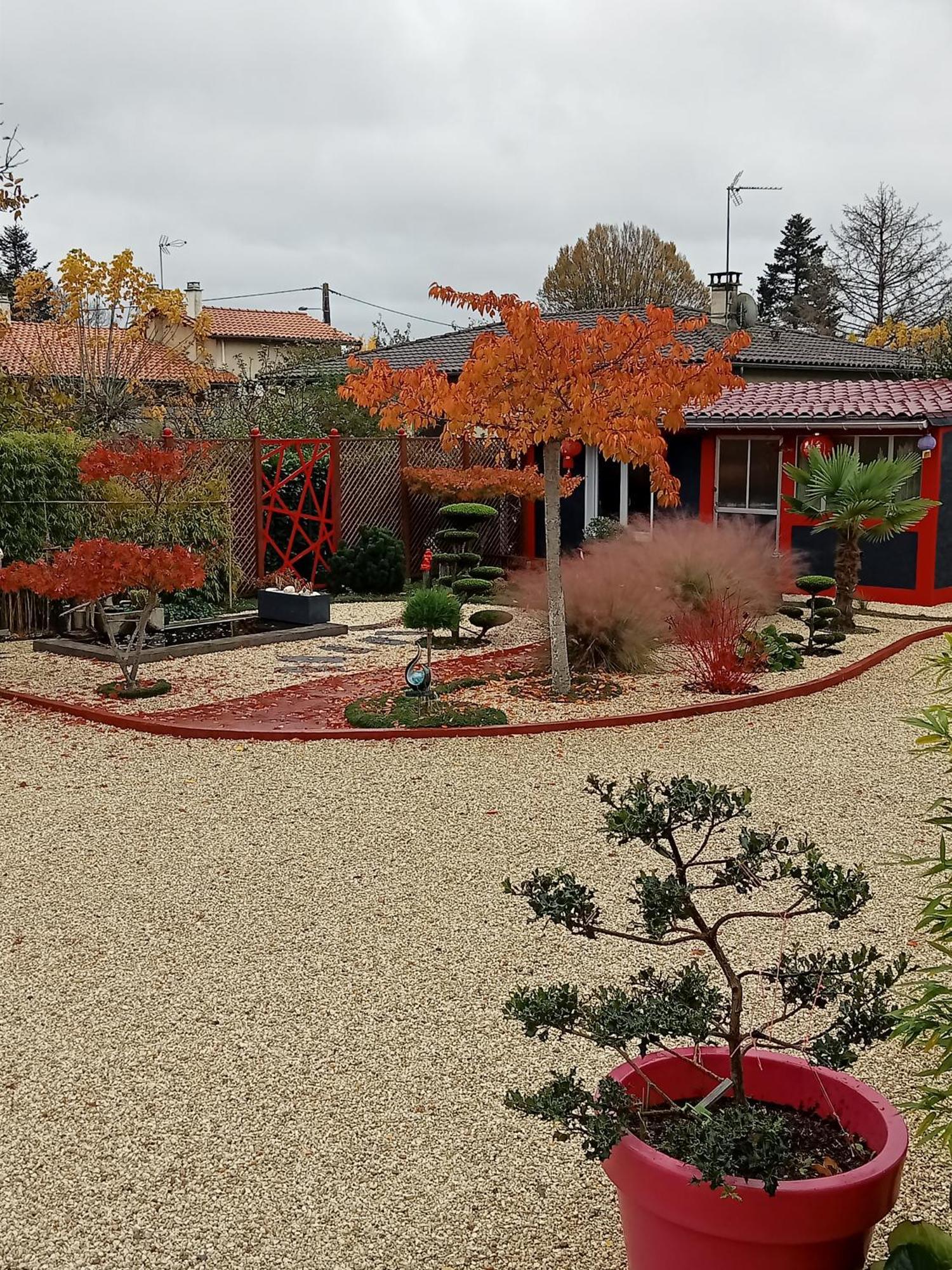 Une Pause Quelque Part Au Jardin Des Erables Et Des Niwakis Saint-Medard-de-Guizieres Exterior photo