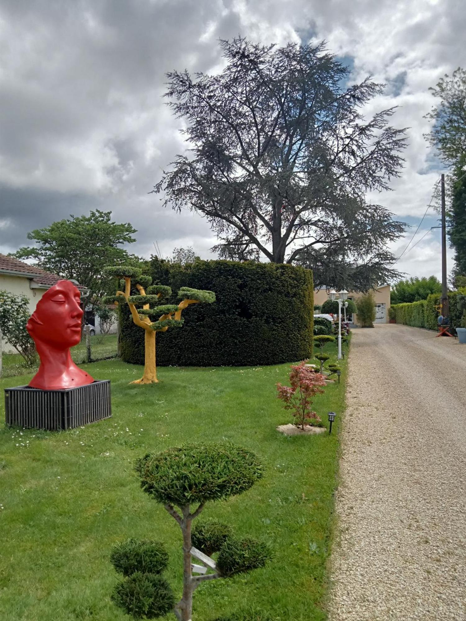 Une Pause Quelque Part Au Jardin Des Erables Et Des Niwakis Saint-Medard-de-Guizieres Exterior photo
