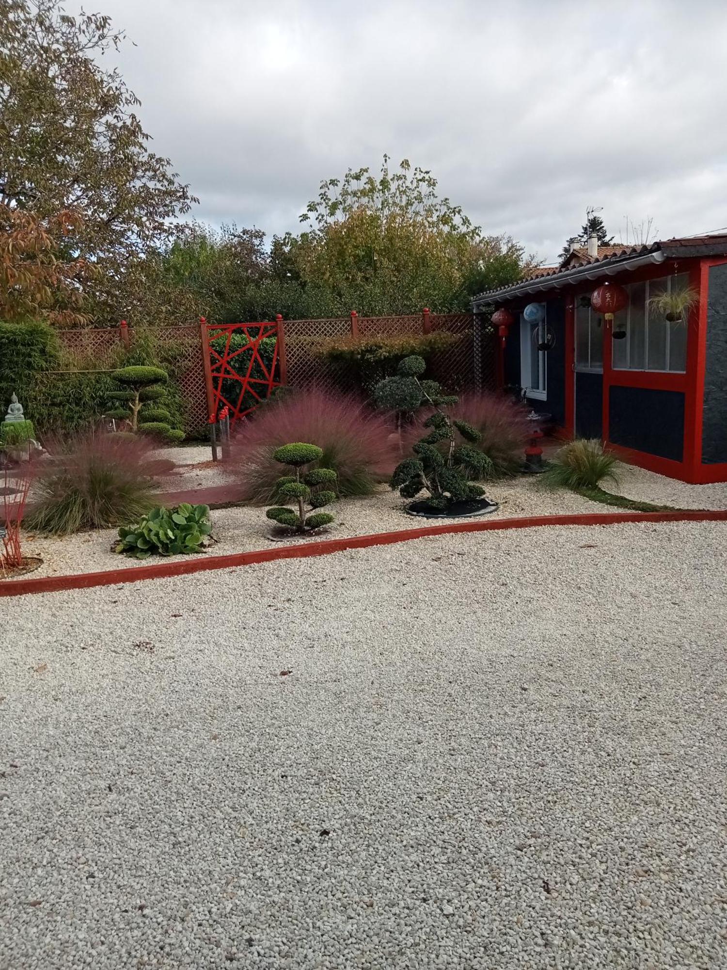 Une Pause Quelque Part Au Jardin Des Erables Et Des Niwakis Saint-Medard-de-Guizieres Exterior photo