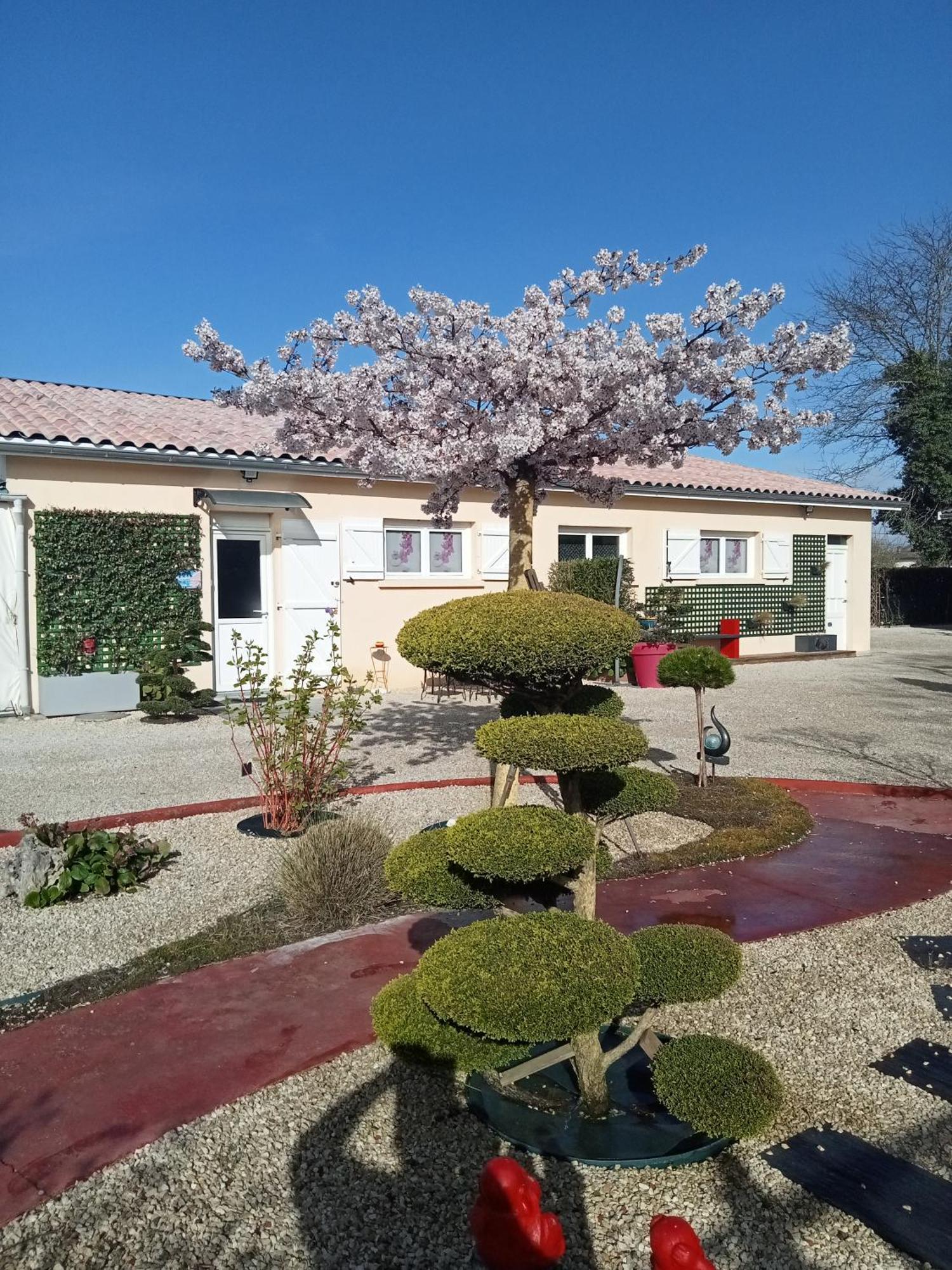 Une Pause Quelque Part Au Jardin Des Erables Et Des Niwakis Saint-Medard-de-Guizieres Exterior photo
